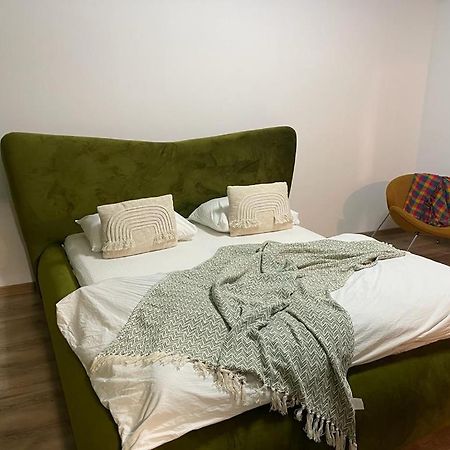 Апартаменти Magic Green Studio Хунедоара Екстер'єр фото